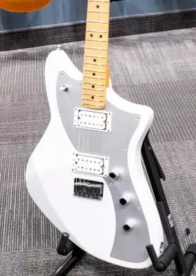 Store Special Product - Fender - American Ultra II Meteora, Maple Fingerboard - Avalanche